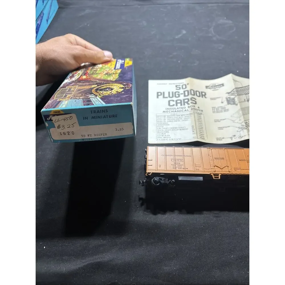 Vintage Athearn HO Scale Blue Box Lot 6 Train Freight Cars Coors Flatcar Reefers
